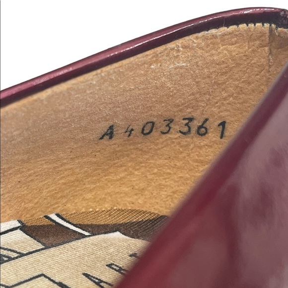 STUART WEITZMAN burgundy patent 'Honor Roll' size 8.5M - Picture 9 of 11